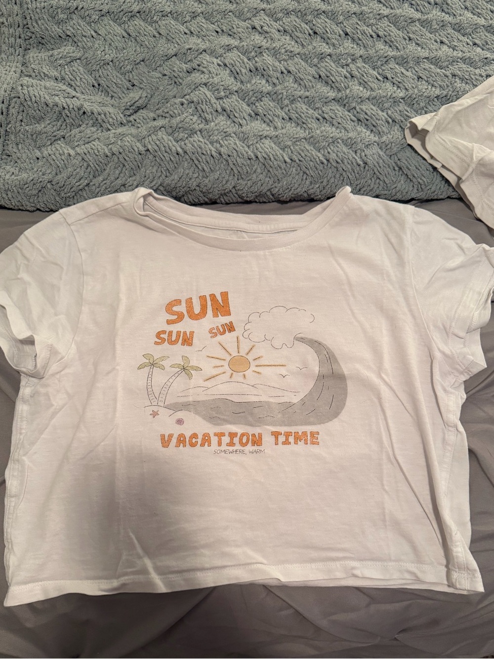 Aerie white sun vacation time somewhere warm graphic cropped tee Size M